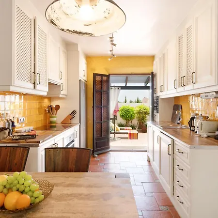 Dom wakacyjny Charming Two Bedroom House Marbella
