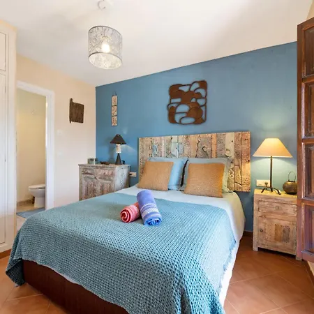 Dom wakacyjny Charming Two Bedroom House