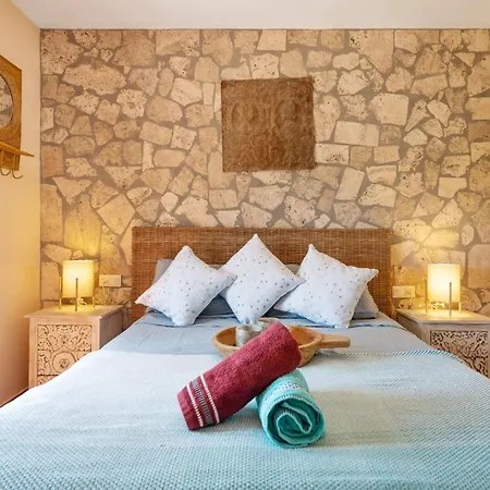Dom wakacyjny Charming Two Bedroom House *