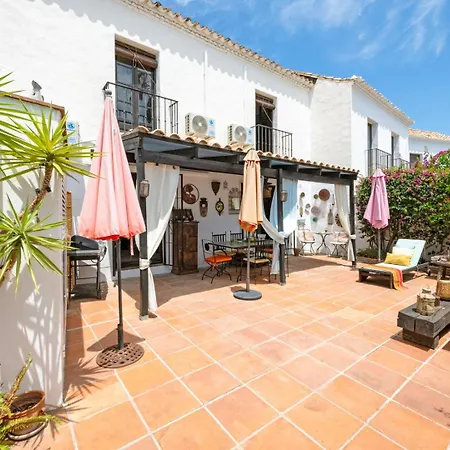 Dom wakacyjny Charming Two Bedroom House Marbella