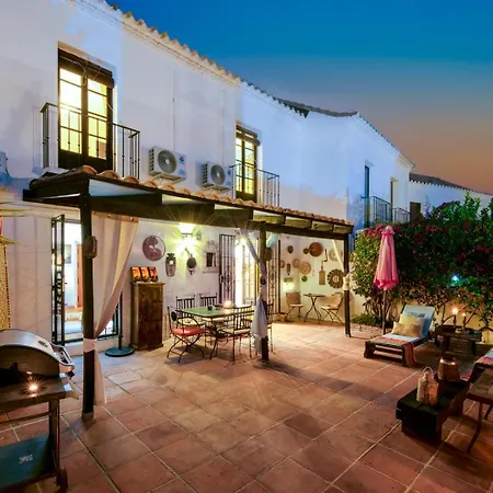 Charming Two Bedroom House Dom wakacyjny *